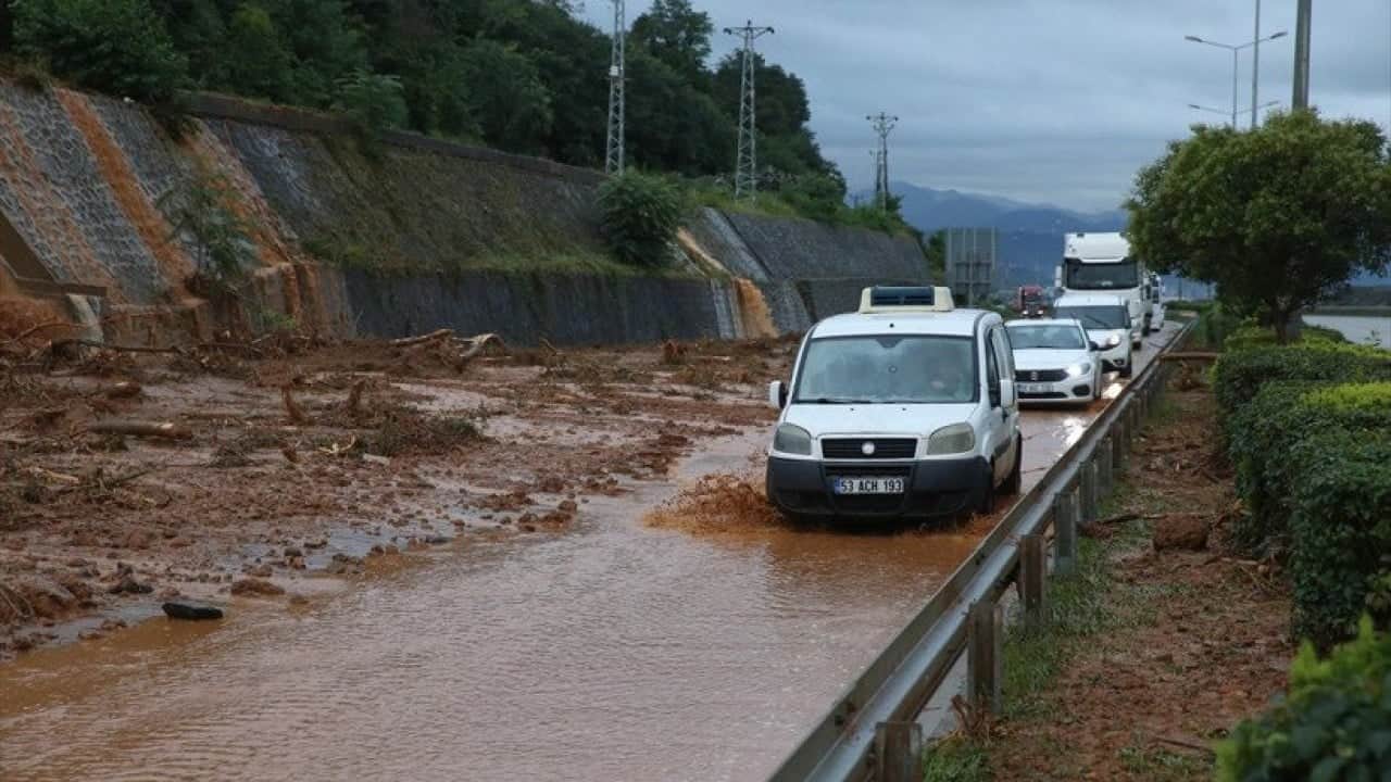 Foto - Karadeniz'de sağanak felaketi: Yollar çöktü, evler tahliye edildi