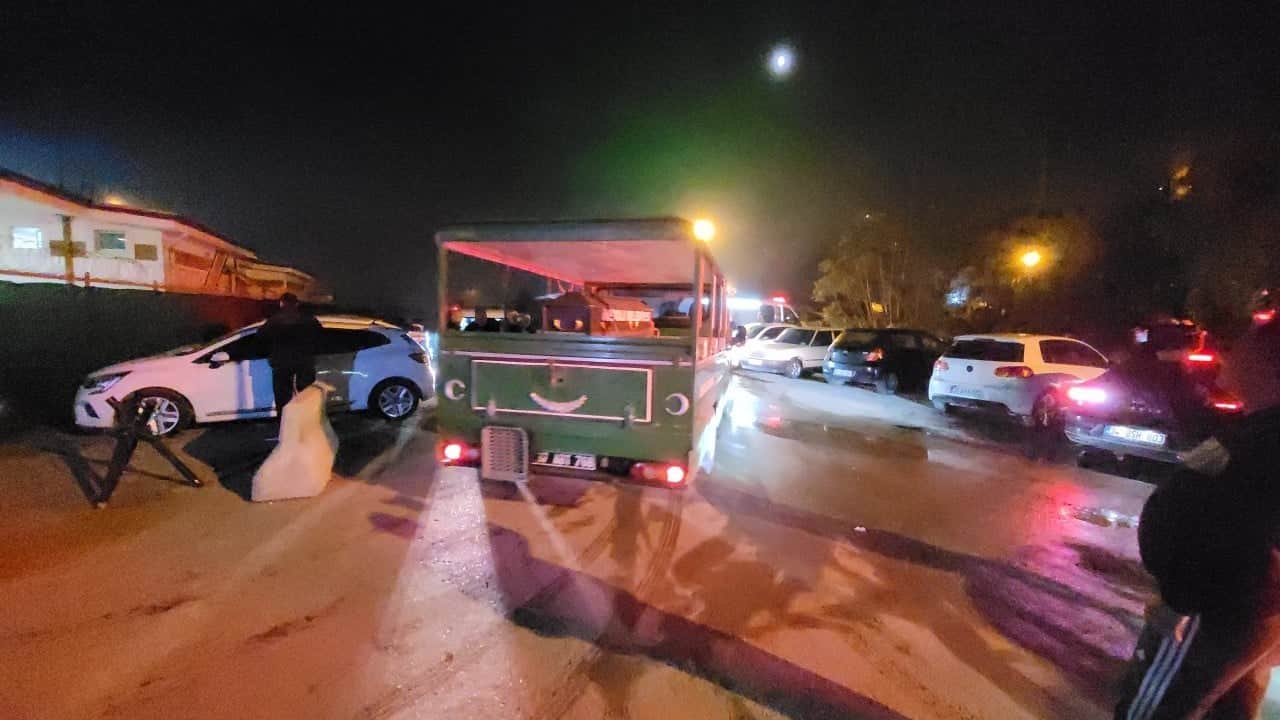 Foto - Karadeniz’de saldırıya uğrayan Türk teknesindeki yaralılara denizde müdahale