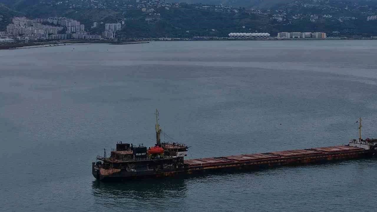Foto - Karadeniz’deki Rusya-Ukrayna savaşı nedeniyle ticari gemilerden VOLGA-4007 Trabzon'da demirledi