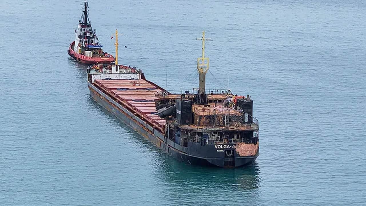 Foto - Karadeniz’deki Rusya-Ukrayna savaşı nedeniyle ticari gemilerden VOLGA-4007 Trabzon'da demirledi