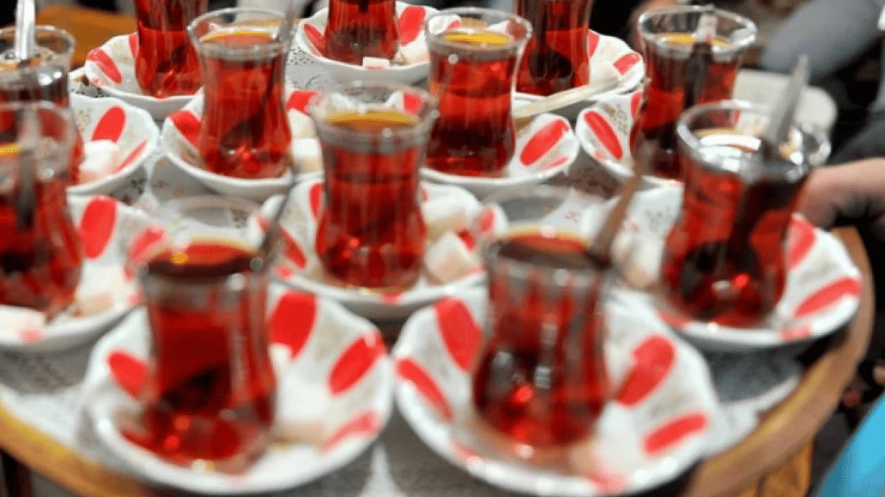 Foto - Karadenizlilerin sırrı ortaya çıktı: Çayın acısı nasıl azaltılır?