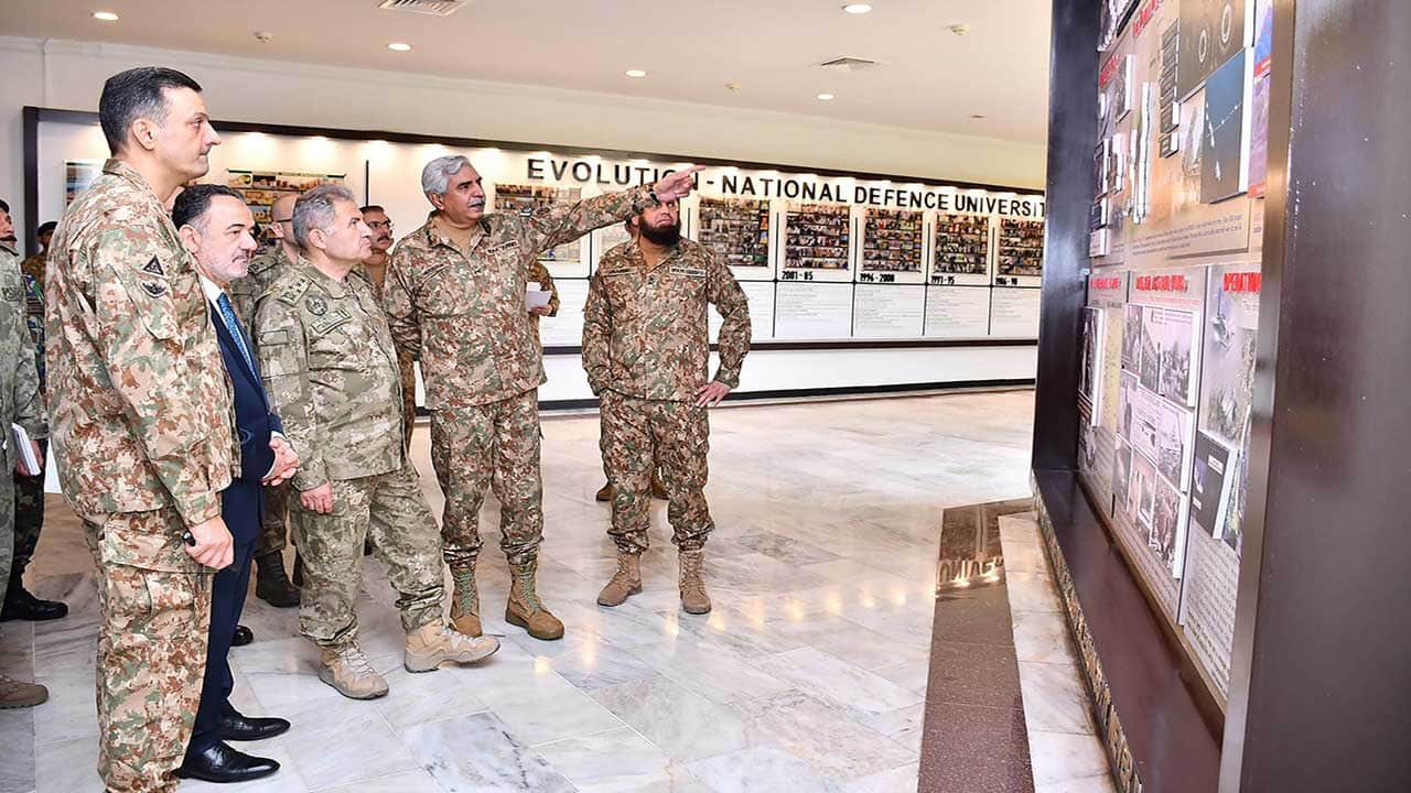 Foto - Kardeş ülke Pakistan ile askeri ittifak pekişiyor! Kara Kuvvetleri Komutanı Orgeneral Metin Tokel'den İslamabad'a çıkarma!