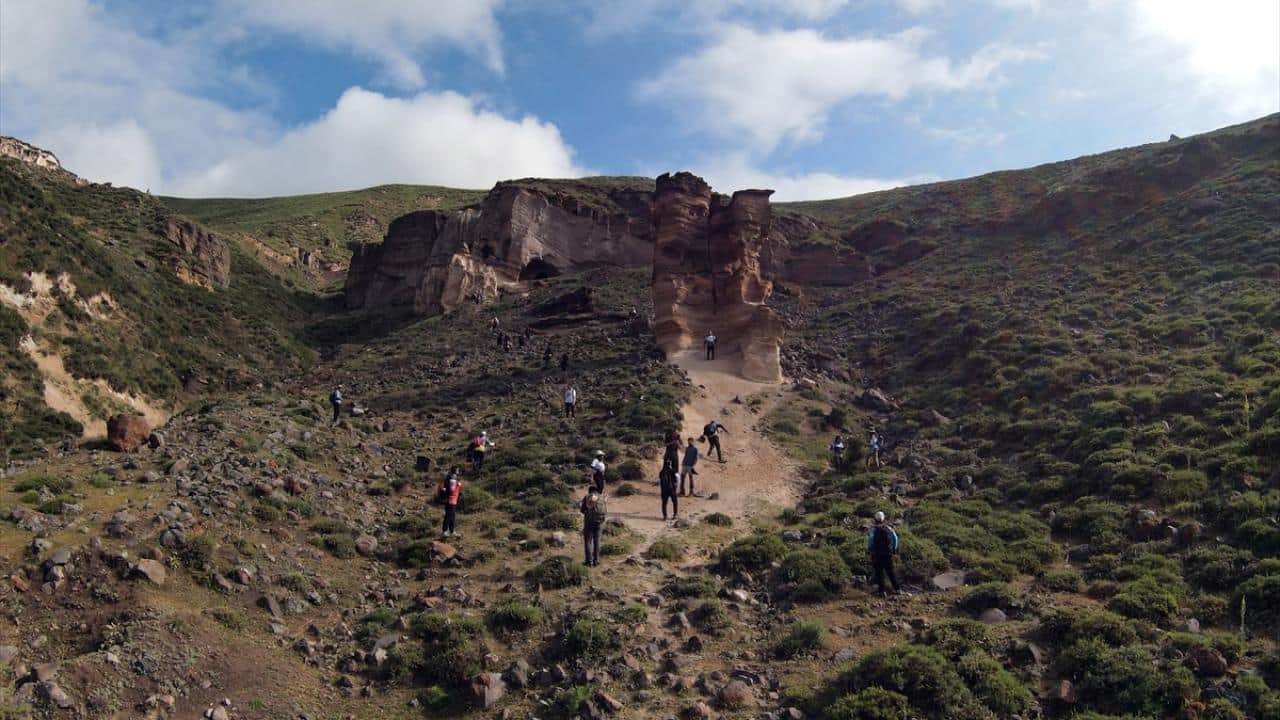 Foto - Kars’ta kayalara oyulmuş! Orta Çağ'ın izlerini taşıyor