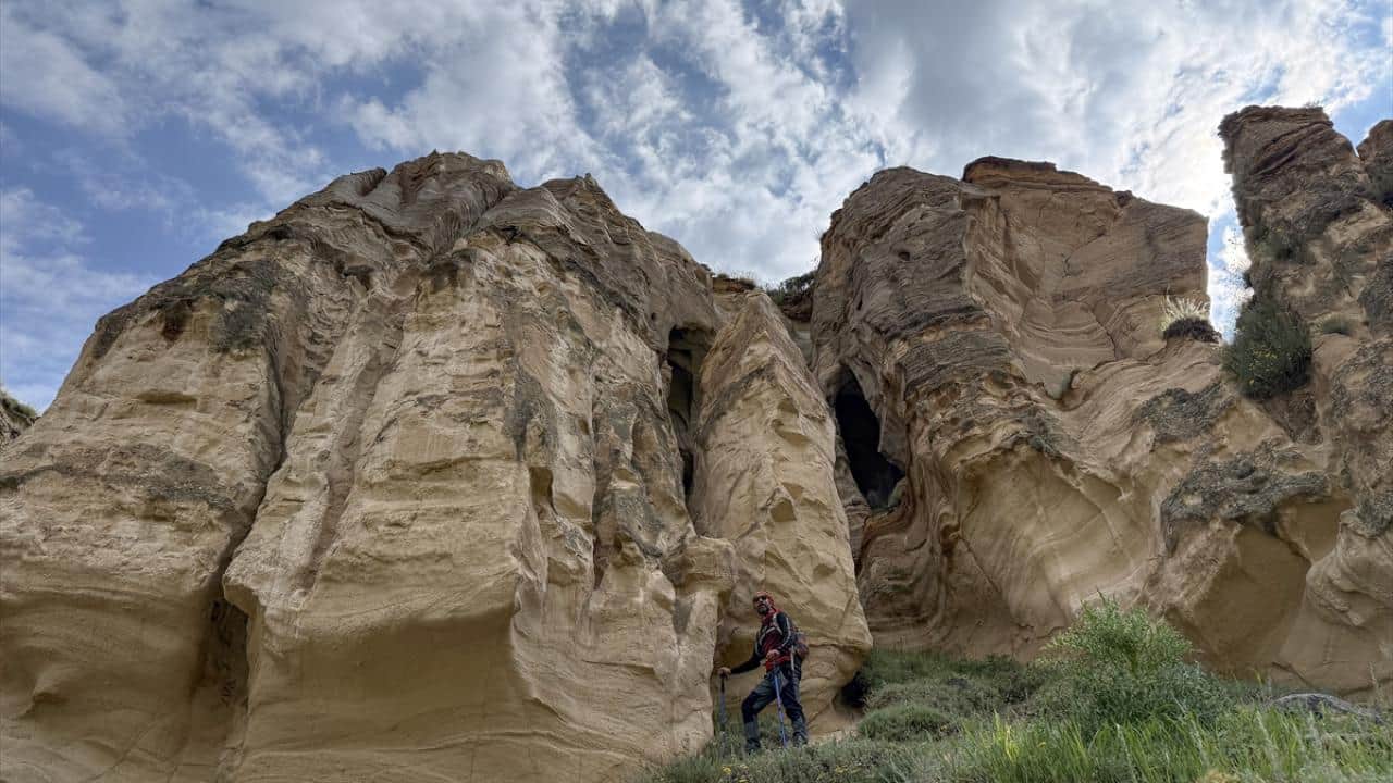 Foto - Kars’ta kayalara oyulmuş! Orta Çağ'ın izlerini taşıyor