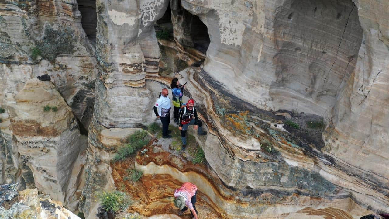Foto - Kars’ta kayalara oyulmuş! Orta Çağ'ın izlerini taşıyor
