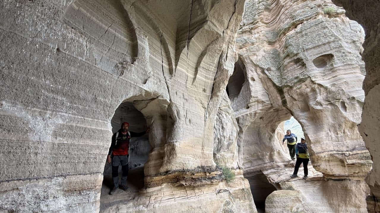 Foto - Kars’ta kayalara oyulmuş! Orta Çağ'ın izlerini taşıyor