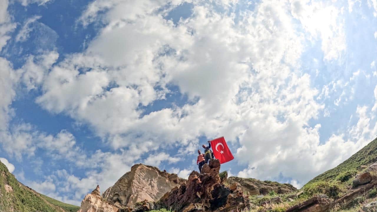 Foto - Kars’ta kayalara oyulmuş! Orta Çağ'ın izlerini taşıyor