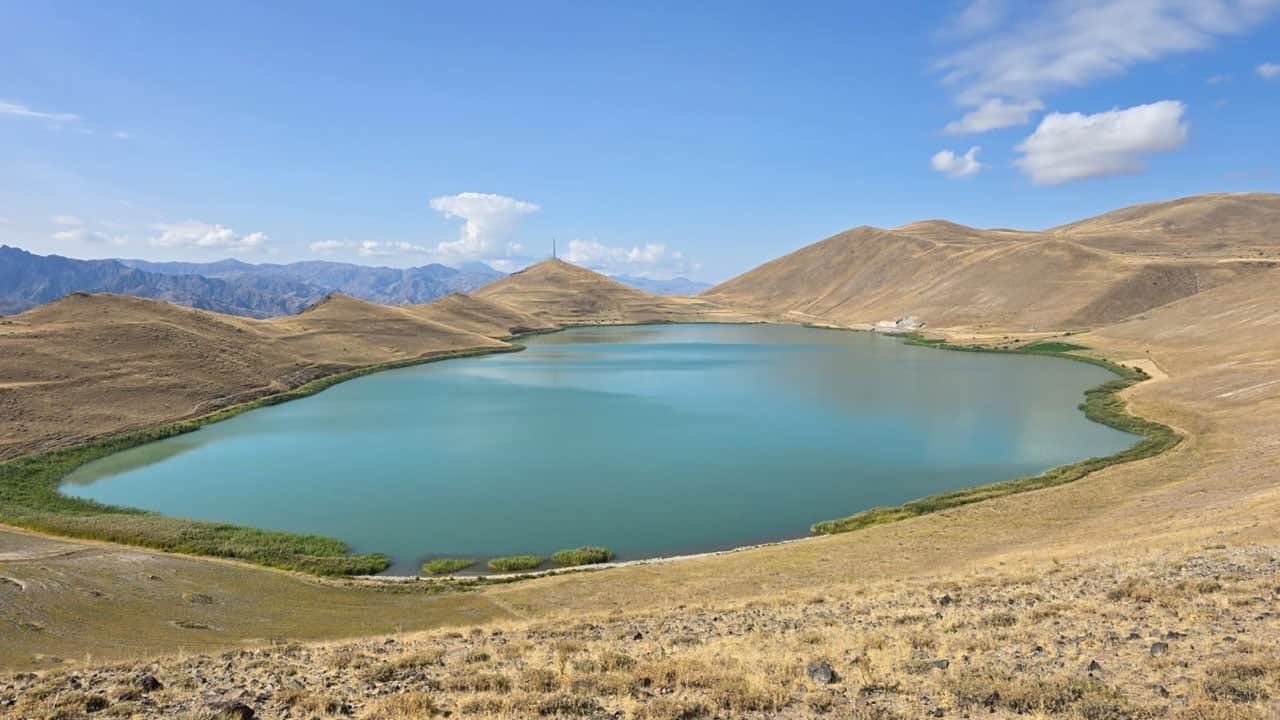 Foto - Kars’taki Deniz Gölü ilgi odağı! 1898 rakımda çevre temizliği
