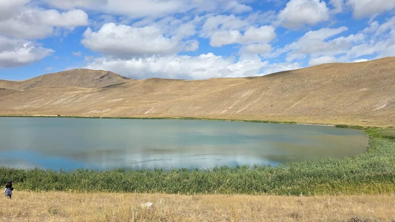 Foto - Kars’taki Deniz Gölü ilgi odağı! 1898 rakımda çevre temizliği