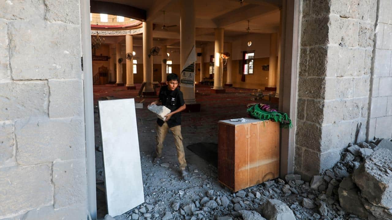 Foto - Katil İsrail ordusu saldırdı! Gazze'deki Ebu Selim Camii ağır hasar gördü