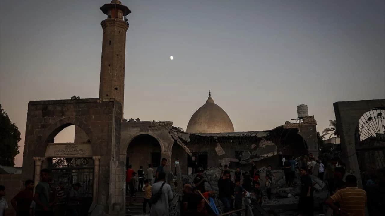 Katil İsrail ordusu saldırdı! Gazze'deki Ebu Selim Camii ağır hasar gördü