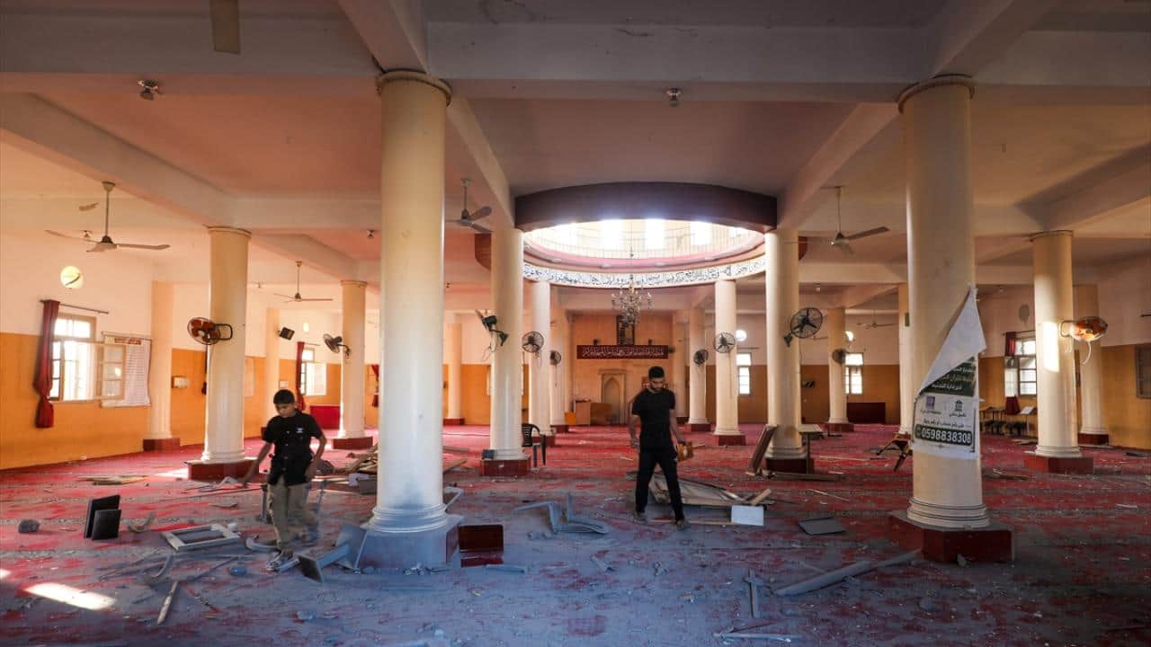 Foto - Katil İsrail ordusu saldırdı! Gazze'deki Ebu Selim Camii ağır hasar gördü