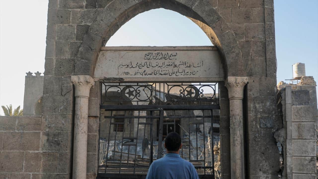 Foto - Katil İsrail ordusu saldırdı! Gazze'deki Ebu Selim Camii ağır hasar gördü