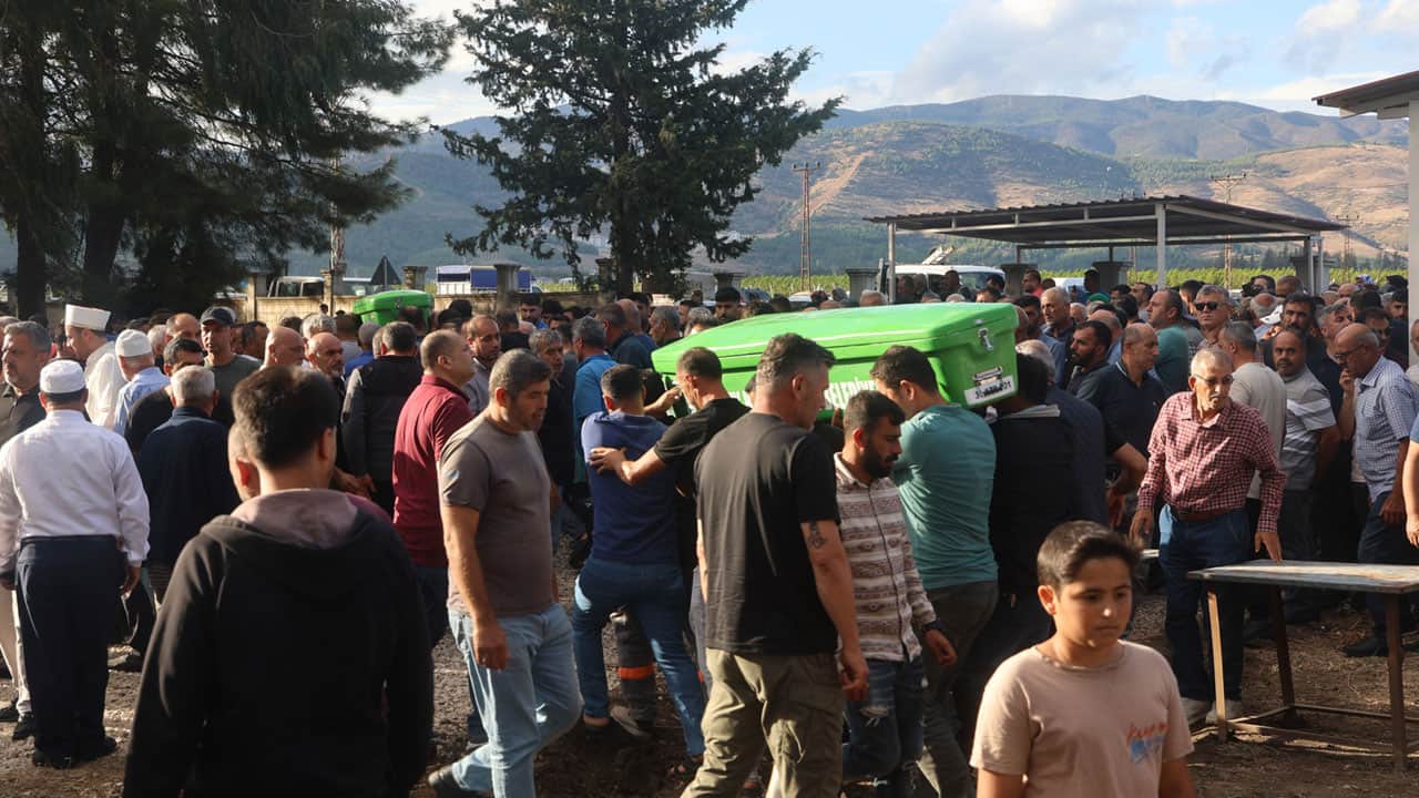 Foto - Katliam gibi kazada ölen 7 kişiye gözyaşlarıyla veda! 1 yaşındaki Atakan annesiyle aynı tabutta uğurlandı! 