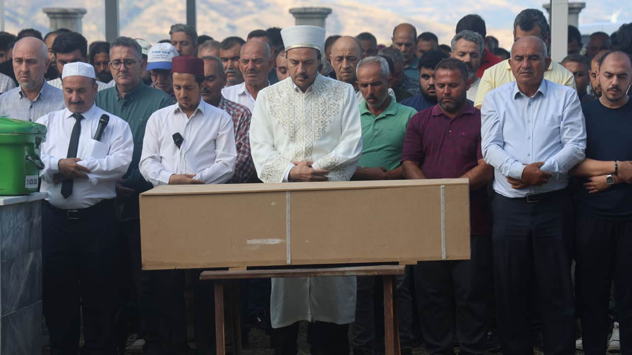 Foto - Katliam gibi kazada ölen 7 kişiye gözyaşlarıyla veda! 1 yaşındaki Atakan annesiyle aynı tabutta uğurlandı! 