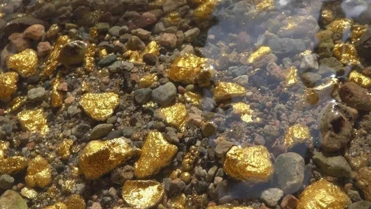 Foto - Kaybolan keçisini ararken kilolarca altın buldu: Bütün ülke oraya akın etti 