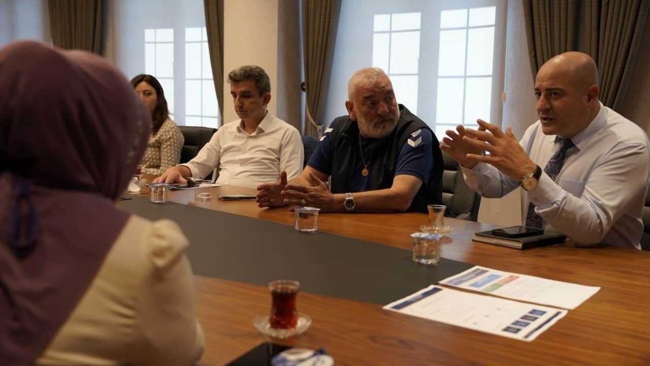 Foto - Kaymakamı Yüksel Çelik başkanlığında Öğrenci Devamsızlığı Nedenleri ve Çözümleri Çalıştayı Ümraniye’de düzenlendi