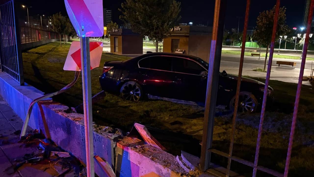 Foto - Kayseri’de esrarengiz kaza! Otomobil havalandı