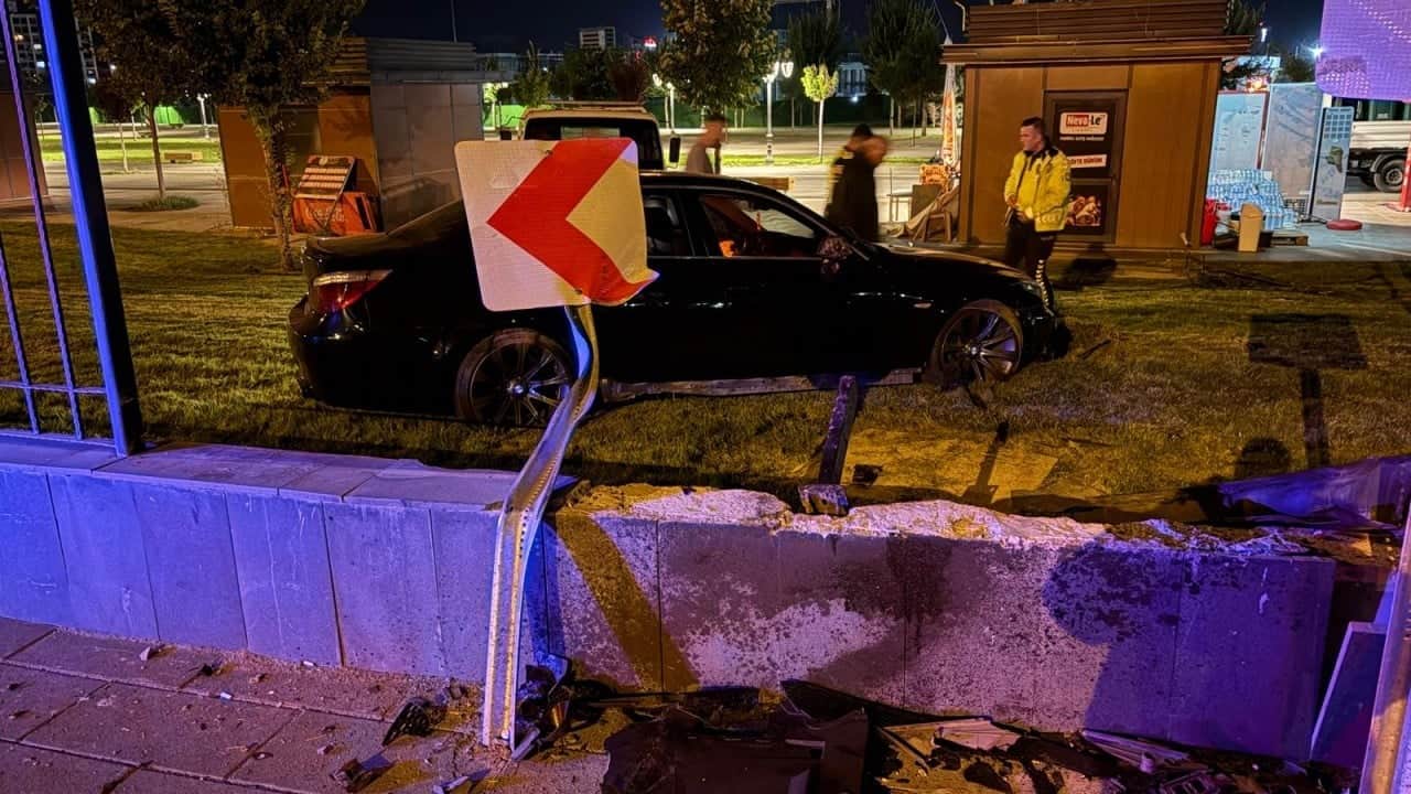 Foto - Kayseri’de esrarengiz kaza! Otomobil havalandı