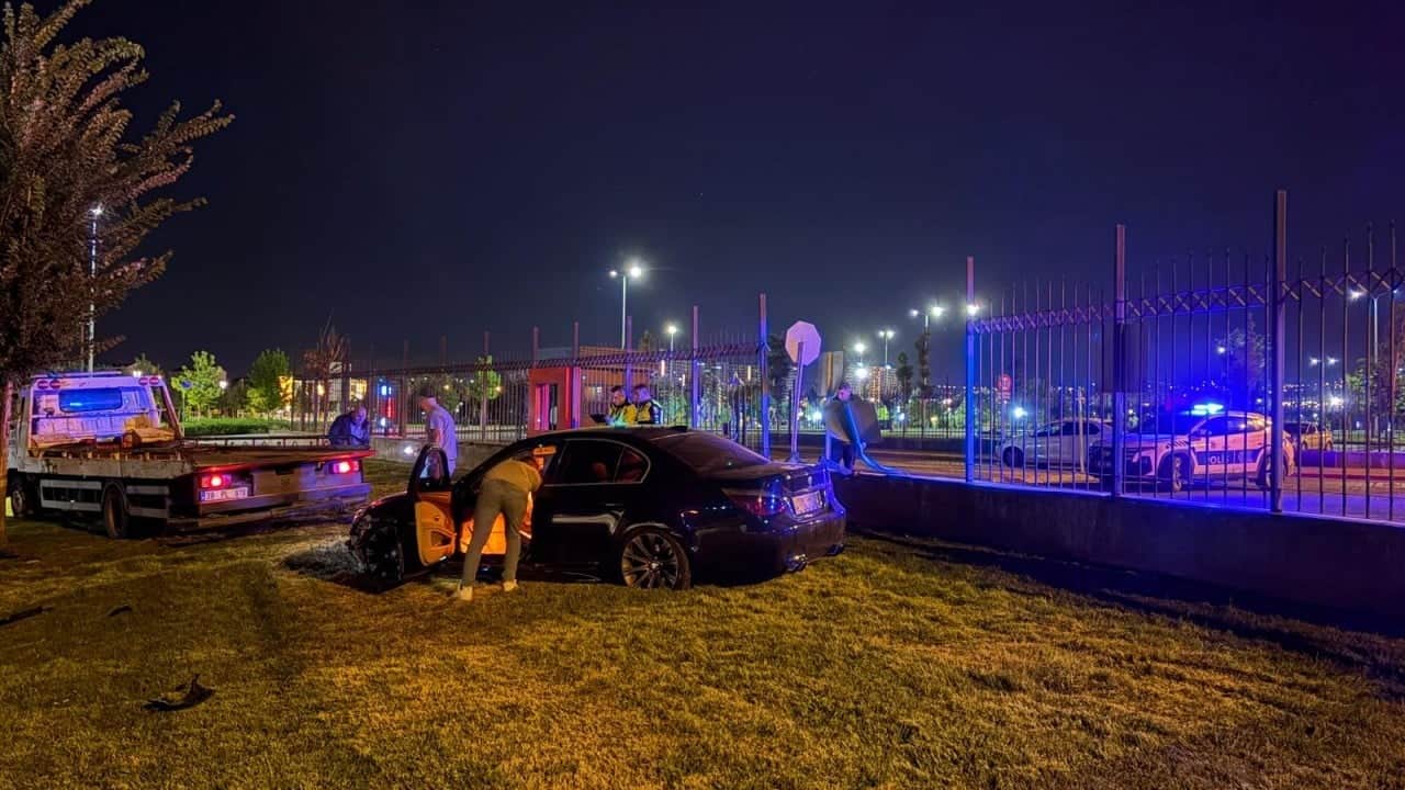 Foto - Kayseri’de esrarengiz kaza! Otomobil havalandı