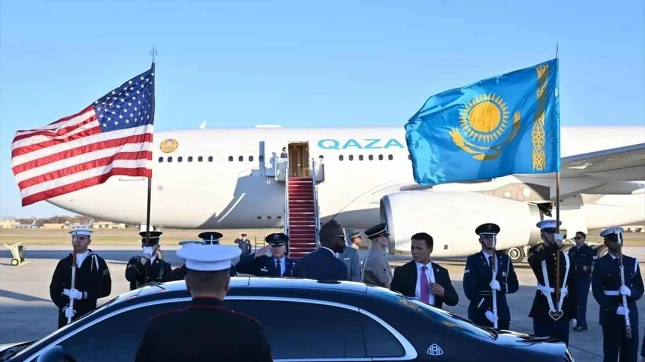 Foto - Kazakistan'dan tarihi ayıp! 'Tam bir maskaralık' diyerek tepki gösterdi