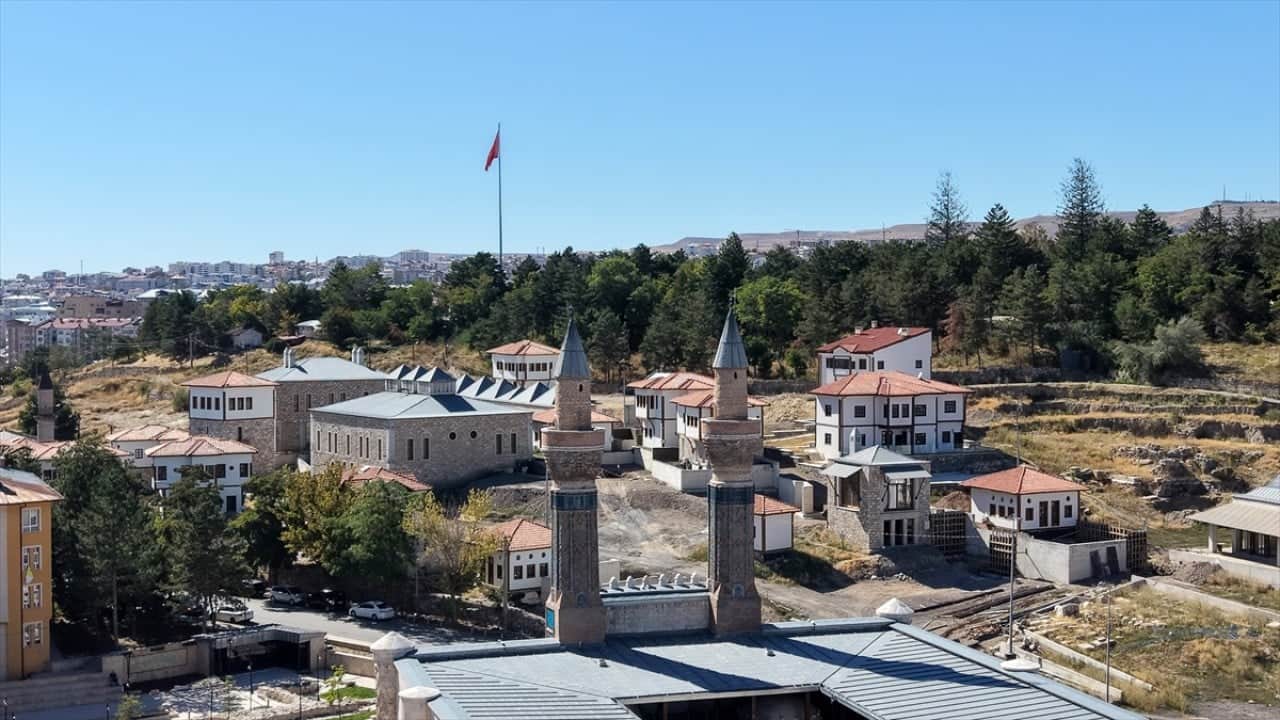 Foto - Kazılarda 400 bine yakın obje bulunmuştu! Sivas Kale Projesi 2028'de tamamlanacak
