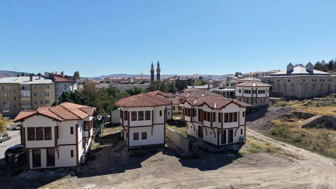 Foto - Kazılarda 400 bine yakın obje bulunmuştu! Sivas Kale Projesi 2028'de tamamlanacak