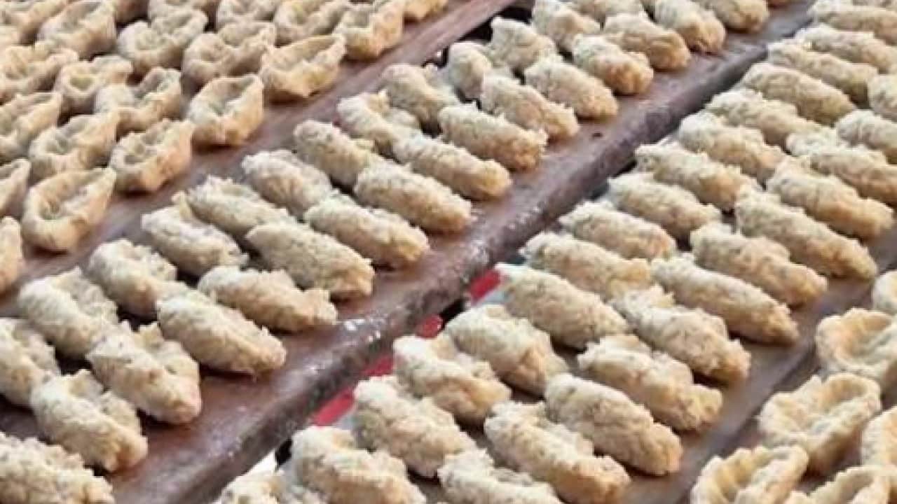 Foto - Keloğlan'a bile konu olmuştu: Elleriyle sıkıp tas tas tüketiyorlar!