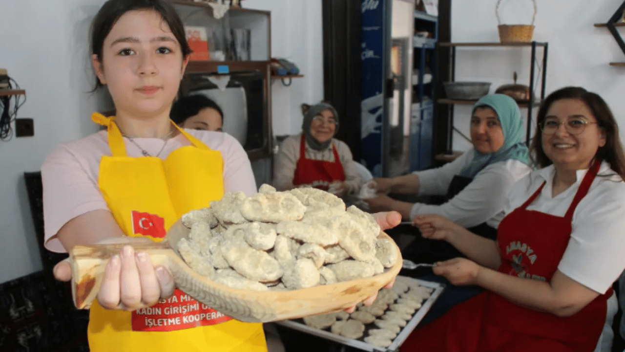 Foto - Keloğlan'a bile konu olmuştu: Elleriyle sıkıp tas tas tüketiyorlar!