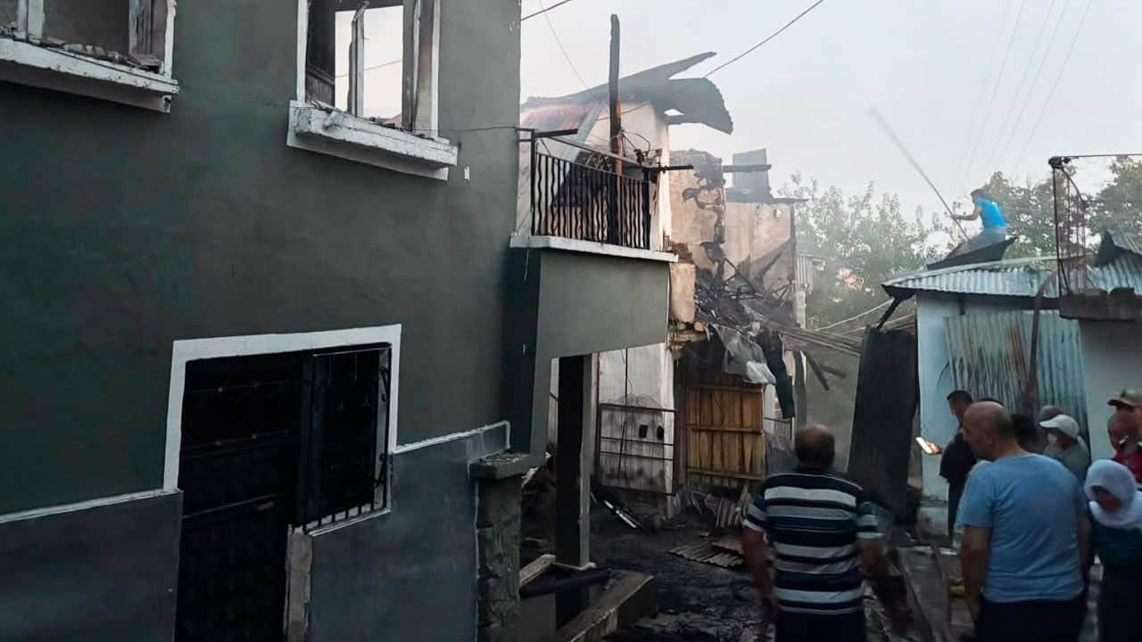 Foto - Kemaliye’de köy yandı: 8 ev zarar gördü