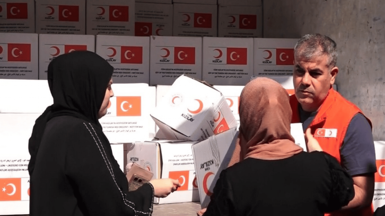 Foto - Kerkük’te gıda kolisi dağıttı: Türk Kızılay’dan 500 aileye yardım