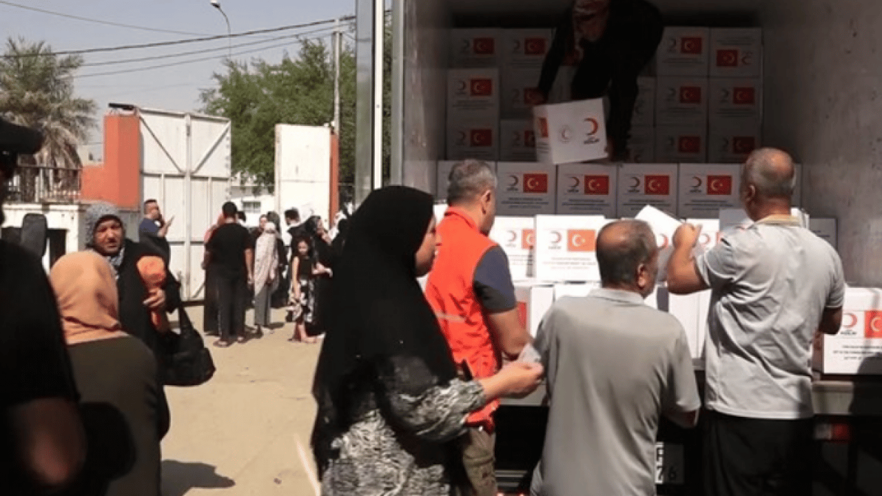 Foto - Kerkük’te gıda kolisi dağıttı: Türk Kızılay’dan 500 aileye yardım