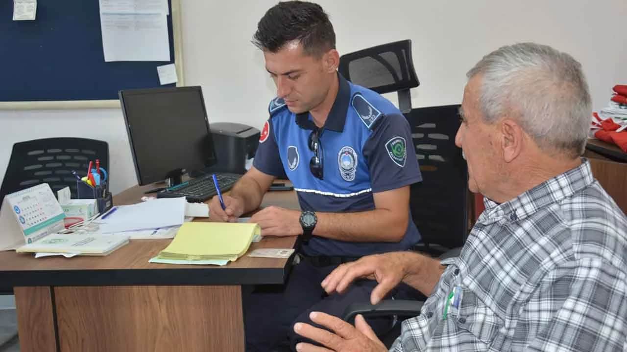 Kıbrıs gazisinden insanlık dersi: Yolda bulduğu altınları saymadan zabıtaya teslim etti 
