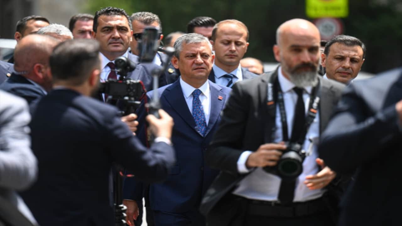 Foto - Kılıçdaroğlu-Özel kapışması devam ederken, CHP ile ilgili herkesi ters köşe yapacak iddia: Üçüncü bir grup var, tamamı istifa edecek