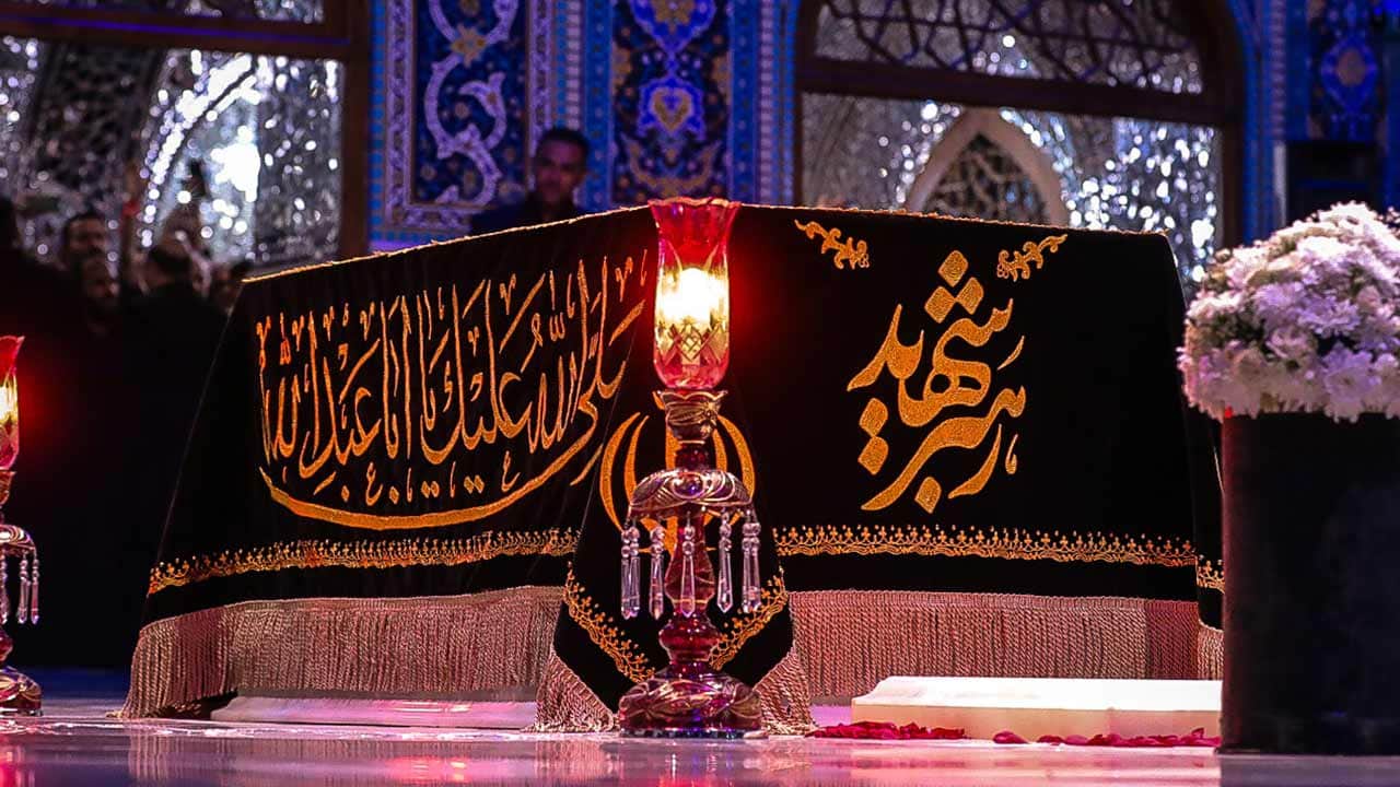 Foto - Kim olduğu belli oldu! Hamaney’in cenazesinde gizemli maskeli
