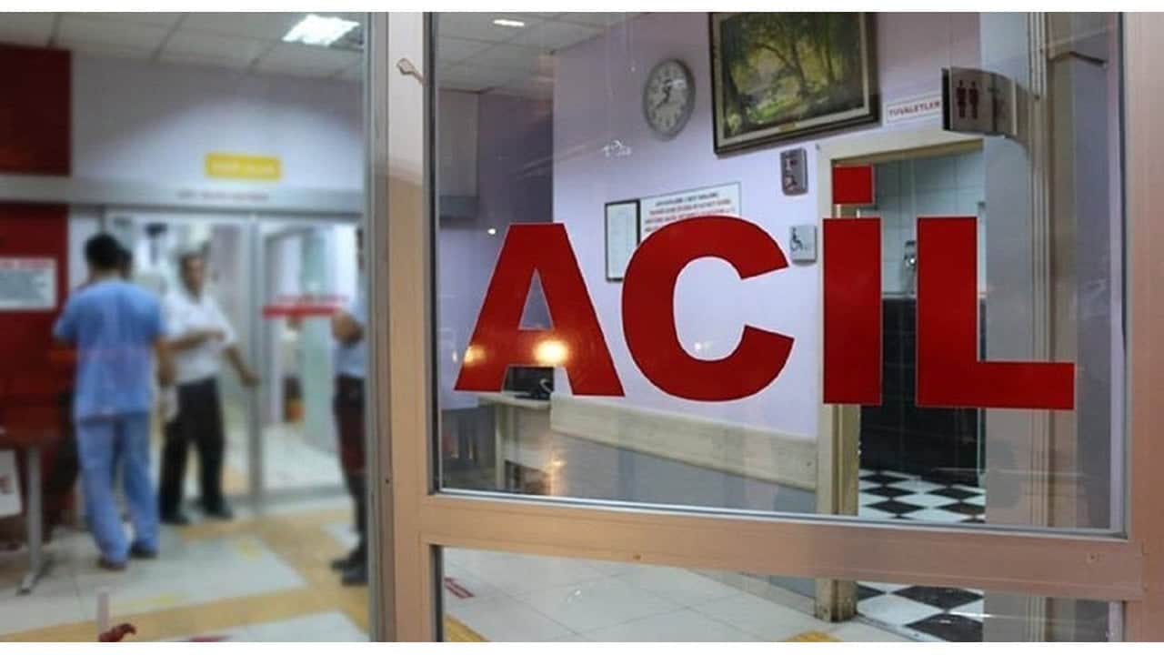 Foto - Kimliğini gizleyip kamufle oldu! Hastanenin acil servisine giden vali yardımcısından dikkat çeken paylaşım