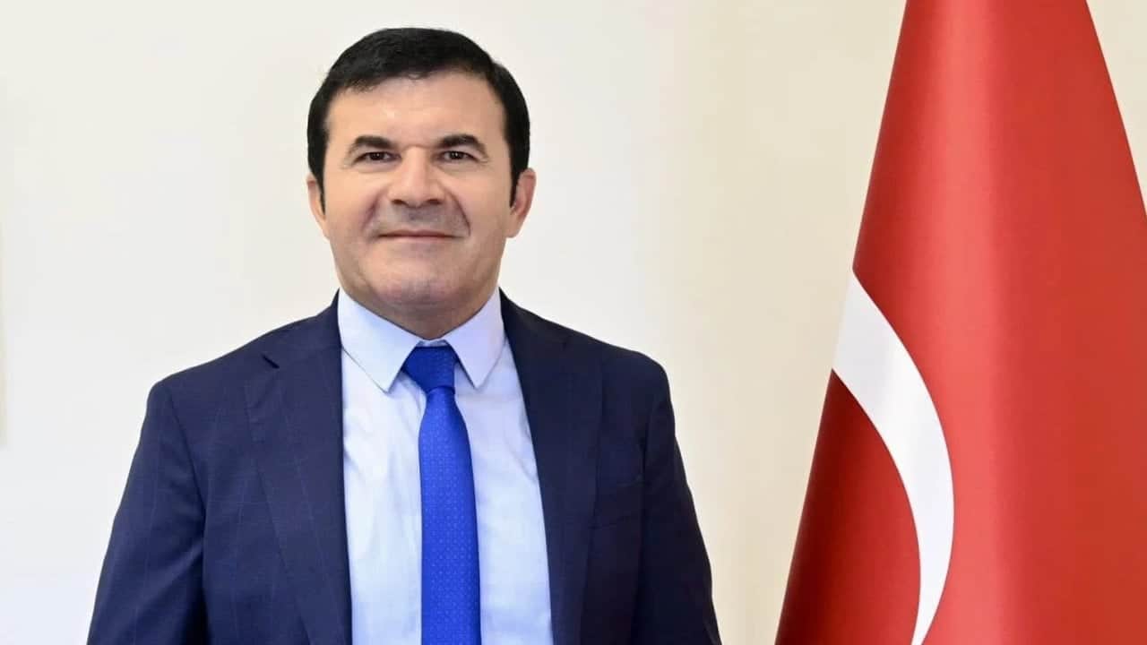 Foto - Kimliğini gizleyip kamufle oldu! Hastanenin acil servisine giden vali yardımcısından dikkat çeken paylaşım