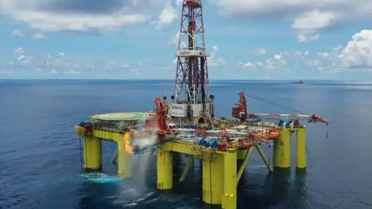 Foto - Kimsenin girmeye cesaret edemediği rezerv yataklarına girildi: Her yerden petrol fışkırıyor