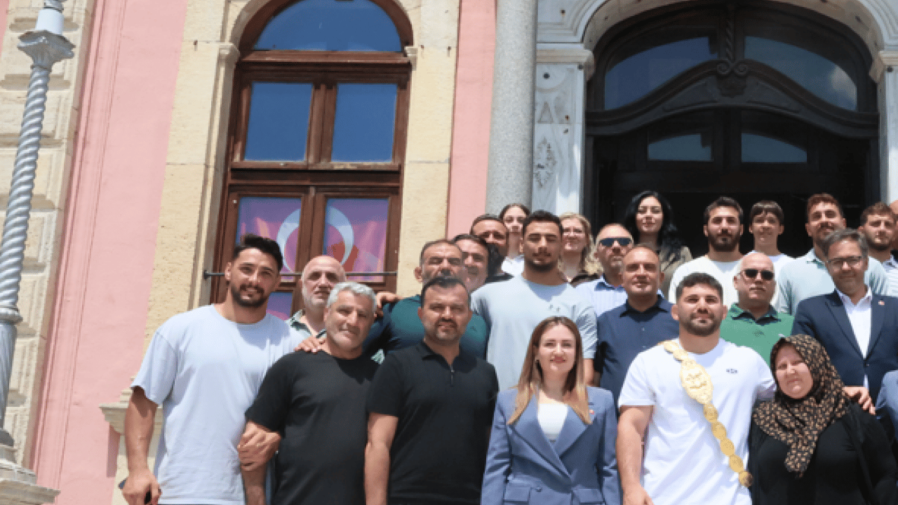 Foto - Kırkpınar başpehlivanı Taş mutluluktan uçuyor: Çocukluk hayalimi gerçekleştirdim