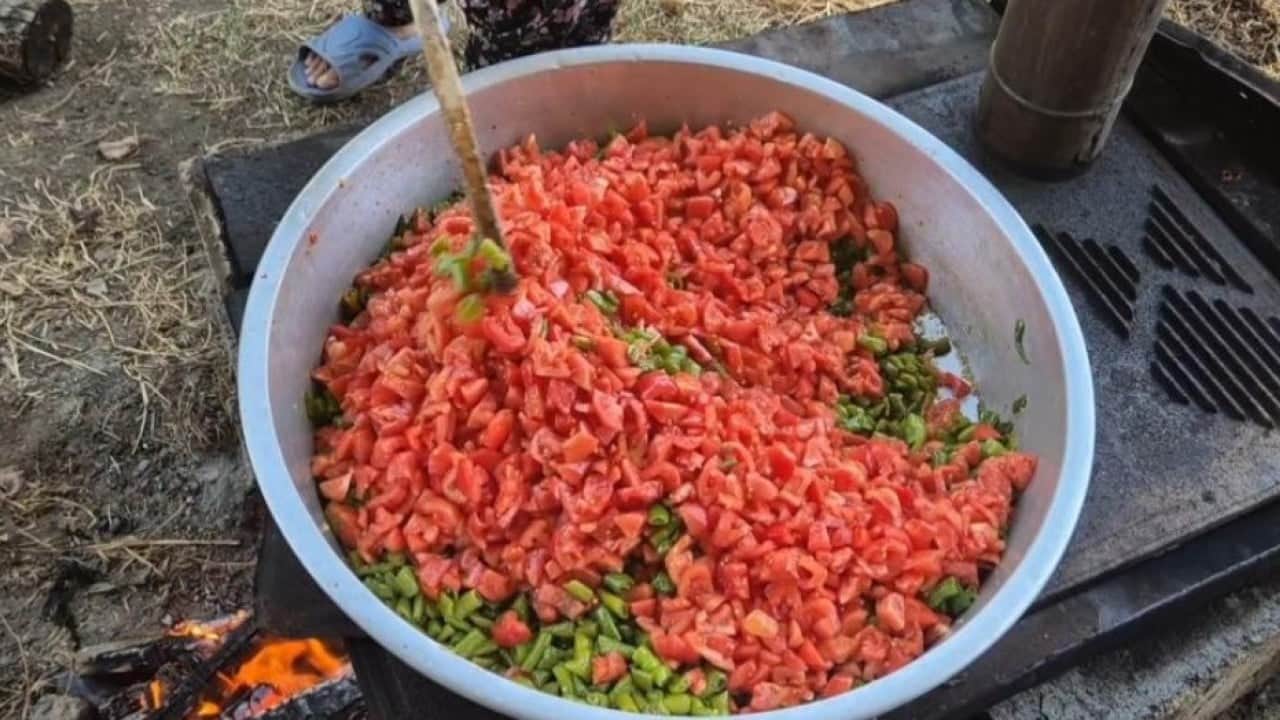 Kış hazırlıkları başladı: Ucuzken alıp aylarca saklıyorlar