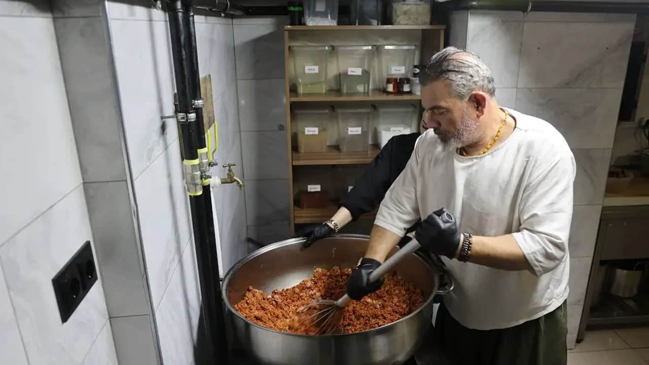 Foto - Kışın meşhur lezzetine yazın da talep yağıyor: Bugün ne pişirsem diyenlere... Un, tavuk ile nasıl yapılıyor?