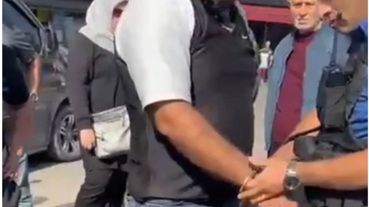 Foto - Kız çocuklarının etek altı görüntülerini çekerken yakalandı! Sapığın mesleği şaşırttı