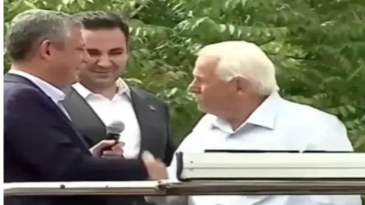 Foto - KKTC’deki kayıtlar ele verdi! Özgür Özel’in kürsüye çağırdığı isim öyle biri çıktı ki, ağızlar açık kaldı