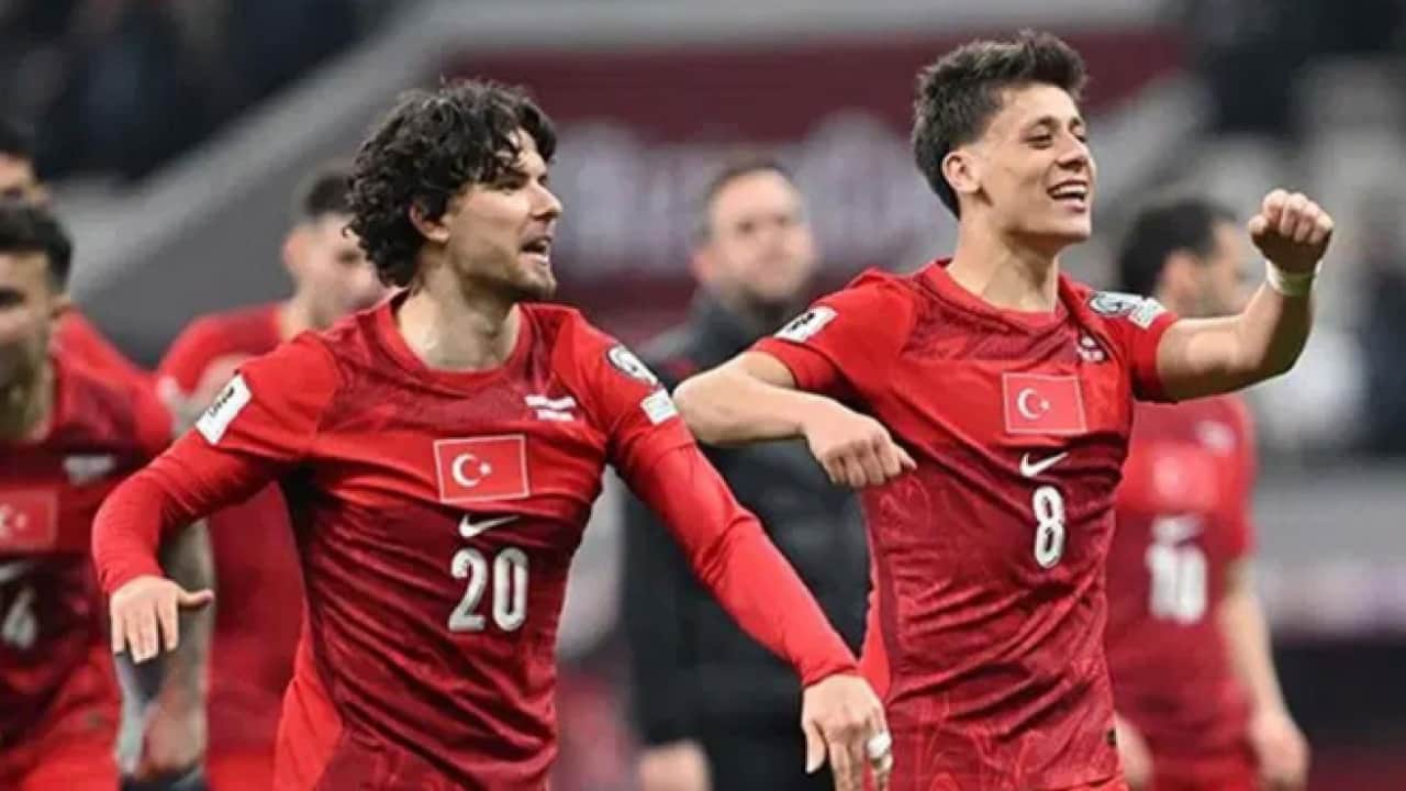 Foto - Kocaeli, Türkiye-Fransa maçına hazır: Milli maç sebebiyle tramvaylar ücretsiz