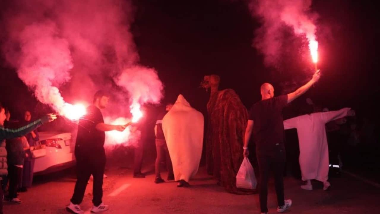 Foto - Kocaeli’de 137 yıllık gelenek yaşatılıyor! Gece yarısı sokaklarda ortaya çıktılar