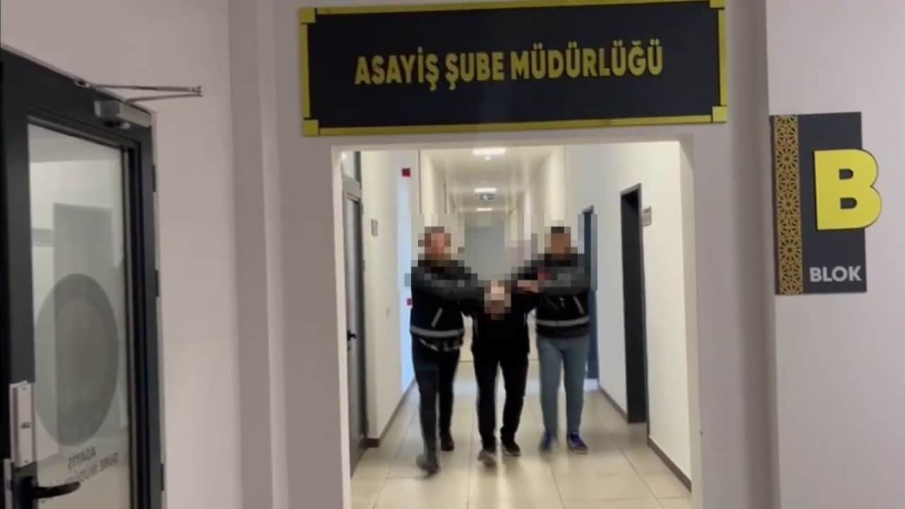 Foto - Kocaeli'de komşu vahşeti! 63 yaşındaki kadını boğazından kesip bileziklerini gasp eden zanlı hakim karşısında pişkince savunma yaptı!