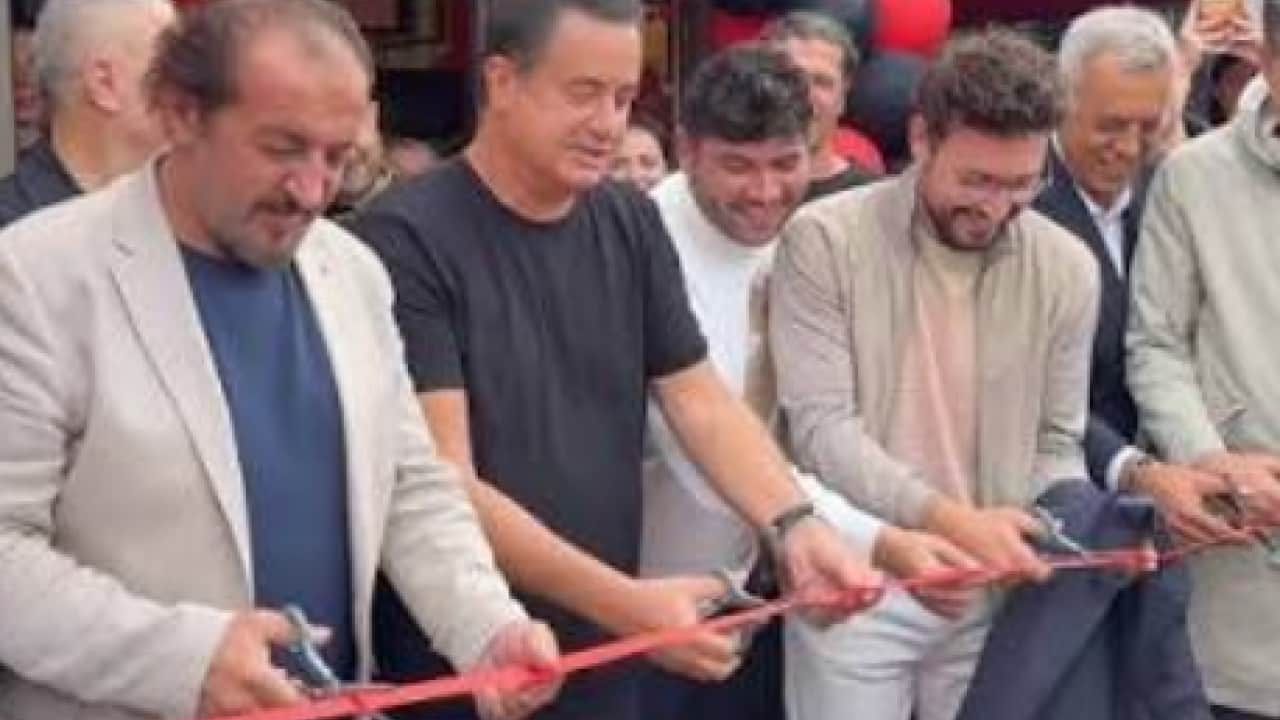 Foto - Köfteci Sergen yeni şube açtı: Acun Ilıcalı’nın haftada üç defa yediği o meşhur köfteci oymuş... 