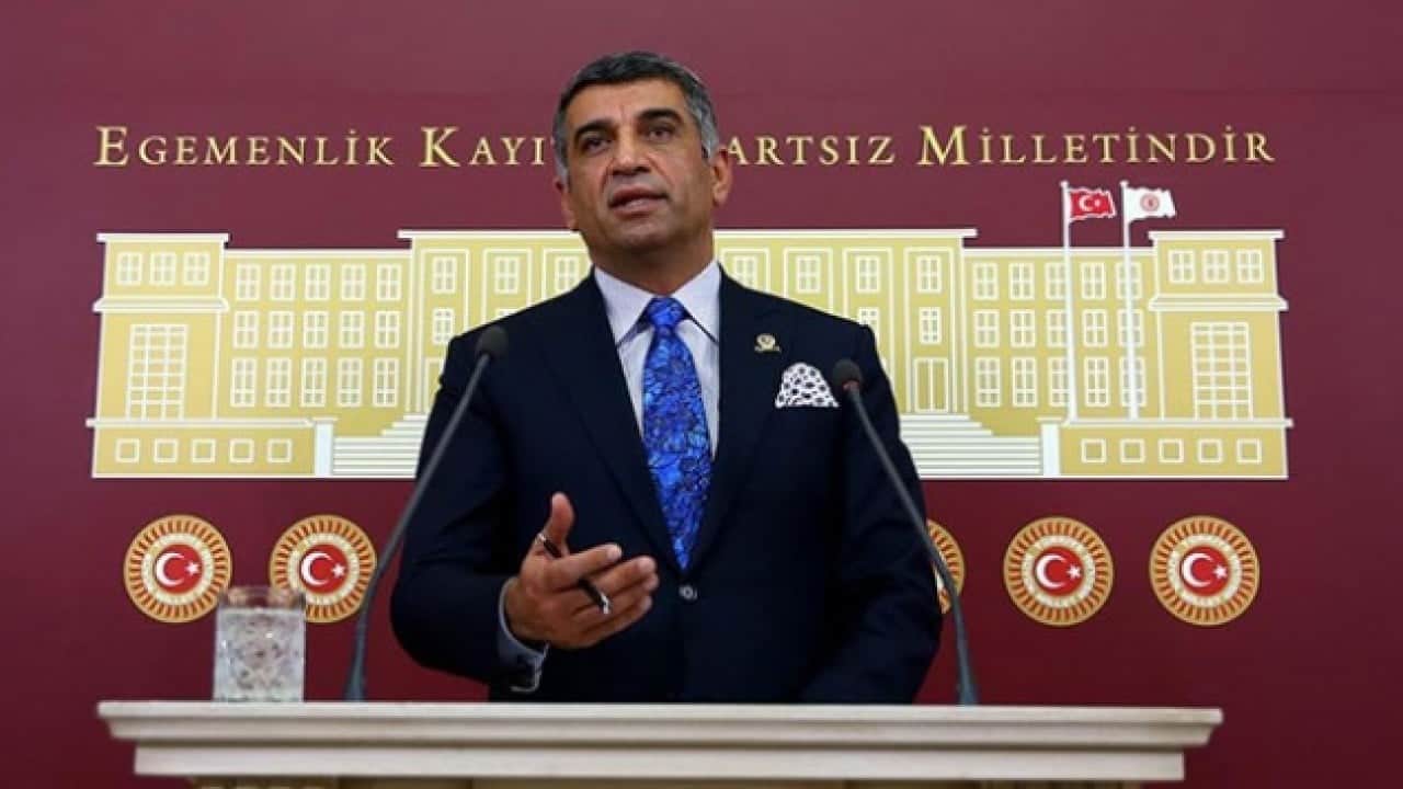 Foto - Koltuk sevdası CHP'yi bitirdi! Özgür Özel'in kaçışının ardından 4 aday daha sahneye fırladı!