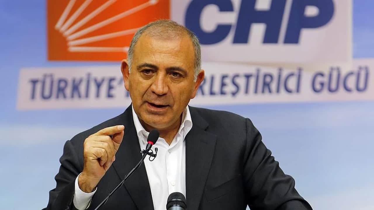 Foto - Koltuk sevdası CHP'yi bitirdi! Özgür Özel'in kaçışının ardından 4 aday daha sahneye fırladı!