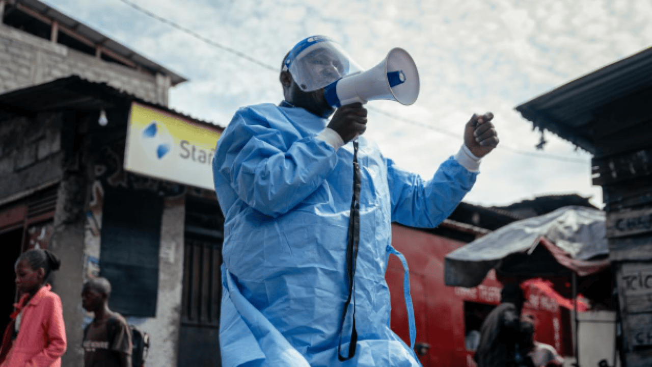 Korkunç bilanço resmen açıklandı: Ebola salgını 1 ayda ülkeyi esir aldı